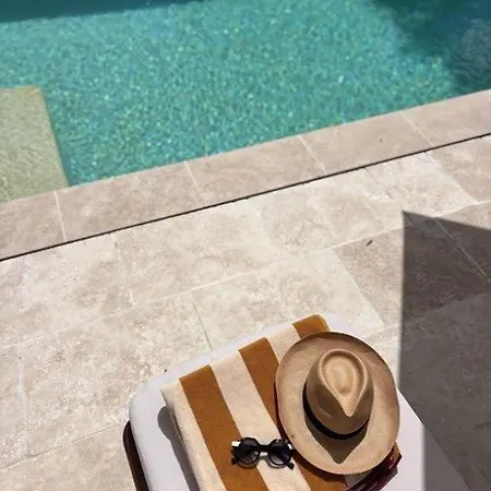 Maison Majorine - L Atelier - Charme Et Piscine Pres D'avignon